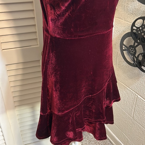ALTAR’D STATE M gorgeous wine colored minidress with velvety feel - Picture 3 of 9
